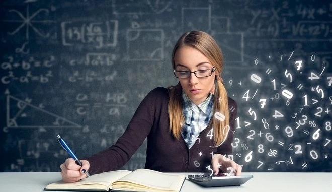 Η μαθηματική άσκηση που έχει «τρελάνει» το διαδίκτυο: Εσείς μπορείτε να τη λύσετε; (βίντεο)